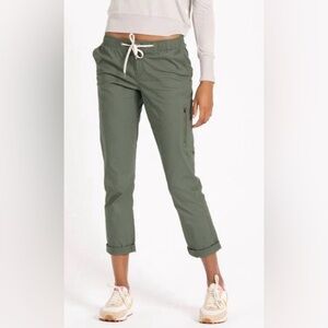 NWOT Vuori Women's Ripstop Pants Size Small in Army Green
